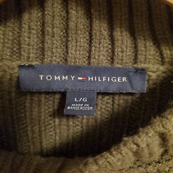 Tommy Hilfiger army green cable knit sweater. Slightly cropped. Size L. Acrylic. - Picture 3 of 10
